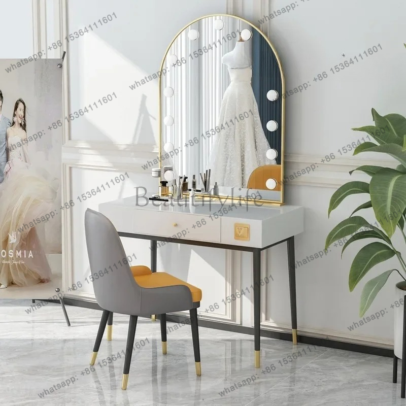 eenvoudige lamp spiegel make-u - Beauty And Makeup Studio recensie en prijs