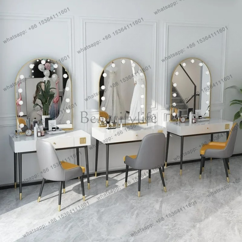eenvoudige lamp spiegel make-u - Beauty And Makeup Studio recensie en prijs