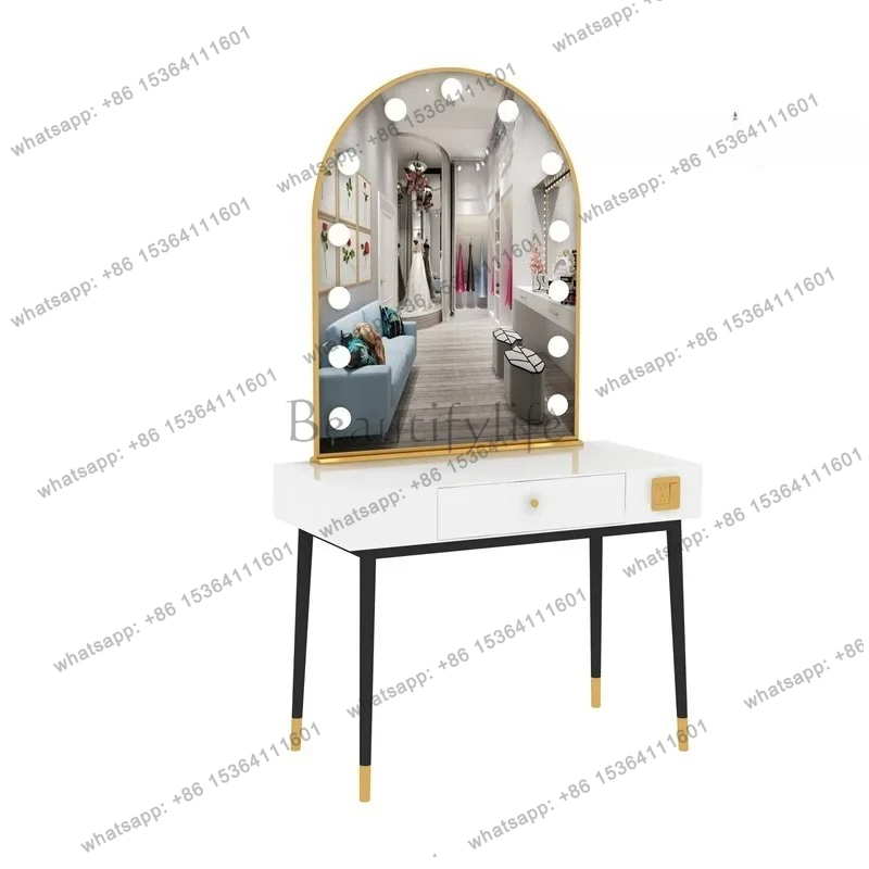 eenvoudige lamp spiegel make-u - Beauty And Makeup Studio recensie en prijs