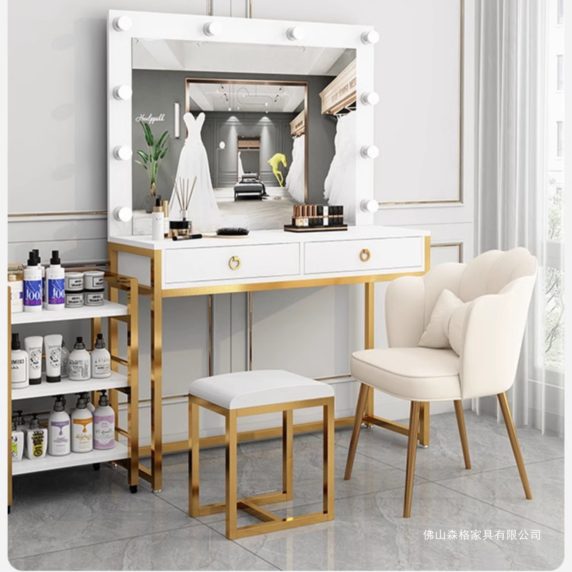 Studio kaptafel met geïntegree - Beauty And Makeup Studio recensie en prijs