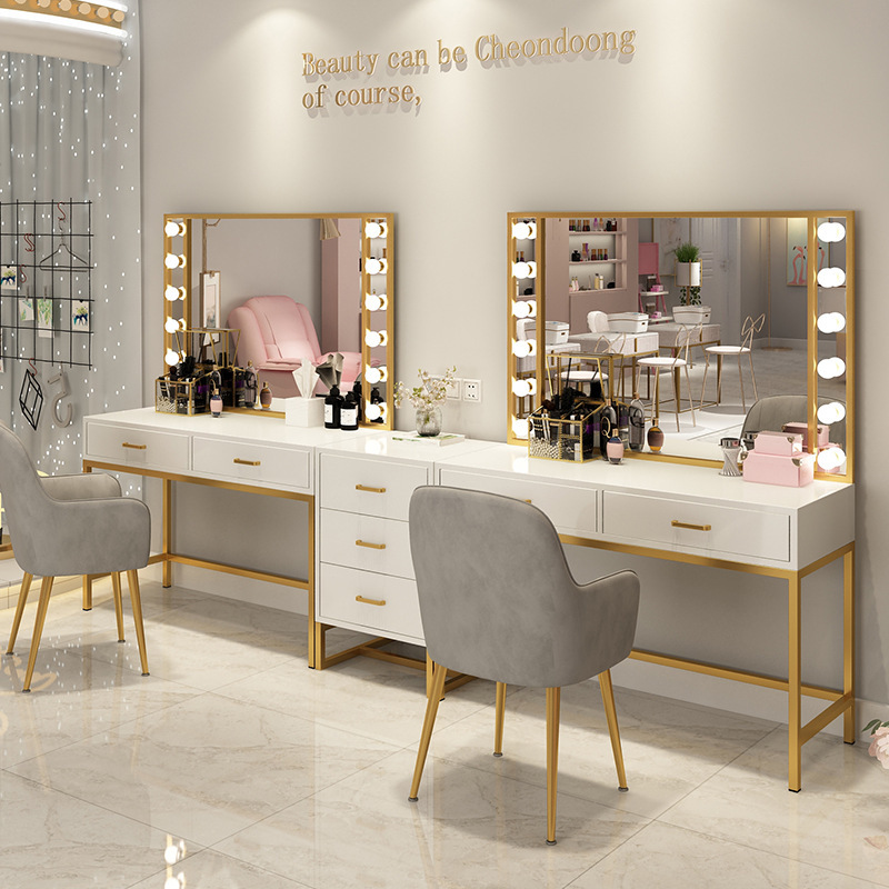 Make-uptafel Fotostudio Make-u - Beauty And Makeup Studio recensie en prijs