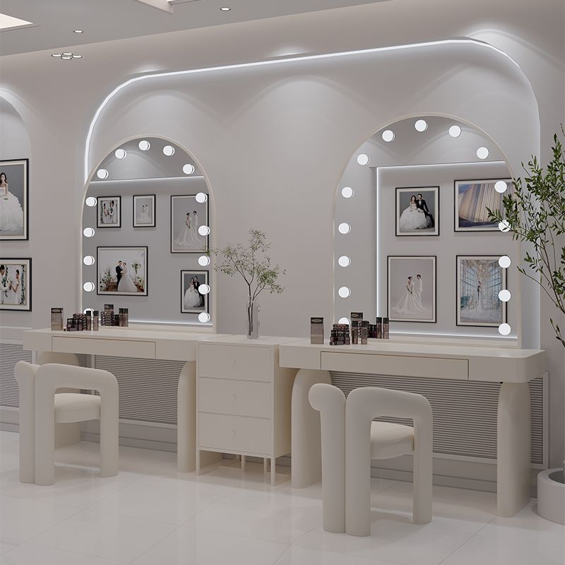 Kaptafel met lamp, make-uptafe - Beauty And Makeup Studio recensie en prijs