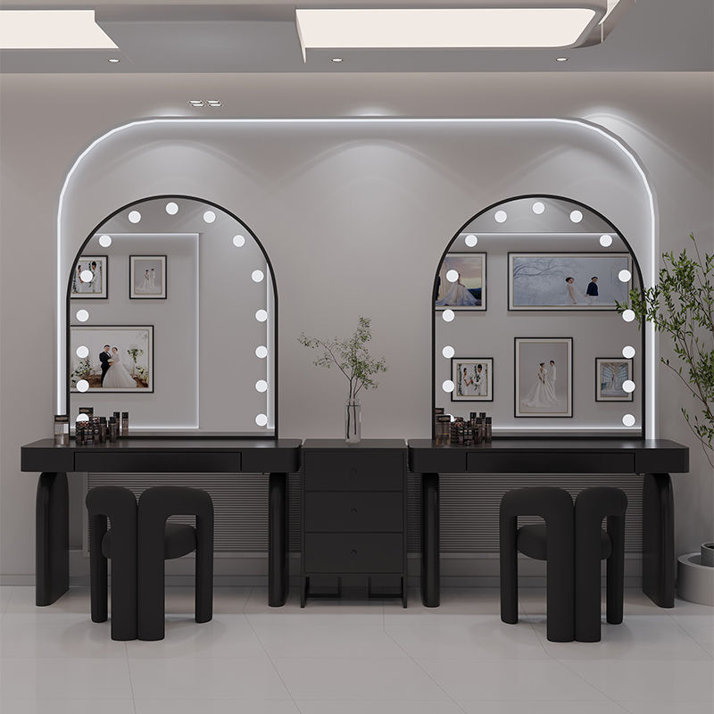Kaptafel met lamp, make-uptafe - Beauty And Makeup Studio recensie en prijs
